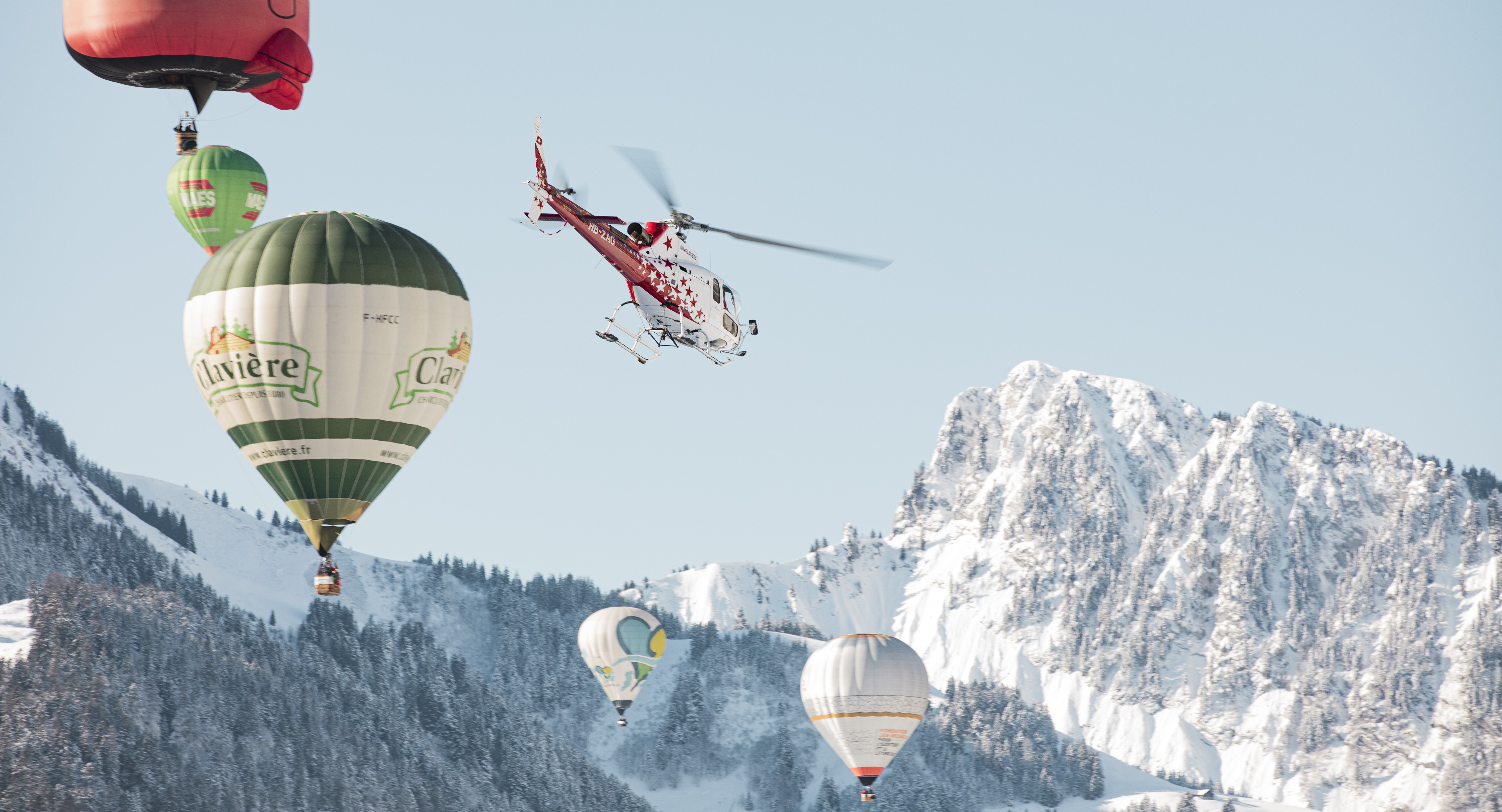 Helicopter scenic flights at Festival International de ballons in Château-d'Oex